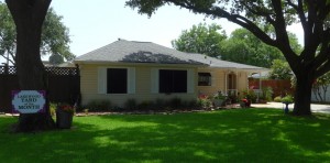 July 2014 Lakewood Yard of the month is 113 Lakewood Dr., the home of Tommy and JoEllen Coker. The backyard also is full of flowers, plants, and fountains.